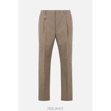 26SS 프라다 PLEATED 코튼 TROUSERS WITH CHARM UP0419SOOO1XV2F0JDS