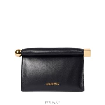 Jacquemus 26FW ��ũ���� Ŭ��ġ �Ŀ�ġ BAW00472 AC27L14990 BLACK26FW ��ũ���� Ŭ��ġ �Ŀ�ġ BAW00472 AC27L14990 BLACK