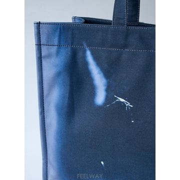 아크네 블루 블랙 데님 프린트 토트백