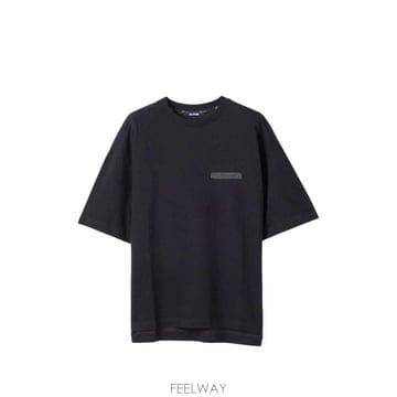 Jacquemus 26FW ��ũ���� ���� Ƽ���� 26HTSU00345AJ00327 DARK GREY 97026FW ��ũ���� ���� Ƽ���� 26HTSU00345AJ00327 DARK GREY