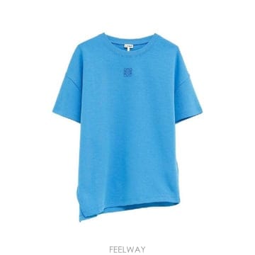 Loewe �׶�����Ÿ �ؿ� �ο��� ���� ASYMMETRIC COTTON Ƽ���� S540Y22X595100�׶�����Ÿ �ؿ� �ο��� ���� ASYMMETRIC COTTON Ƽ���� S