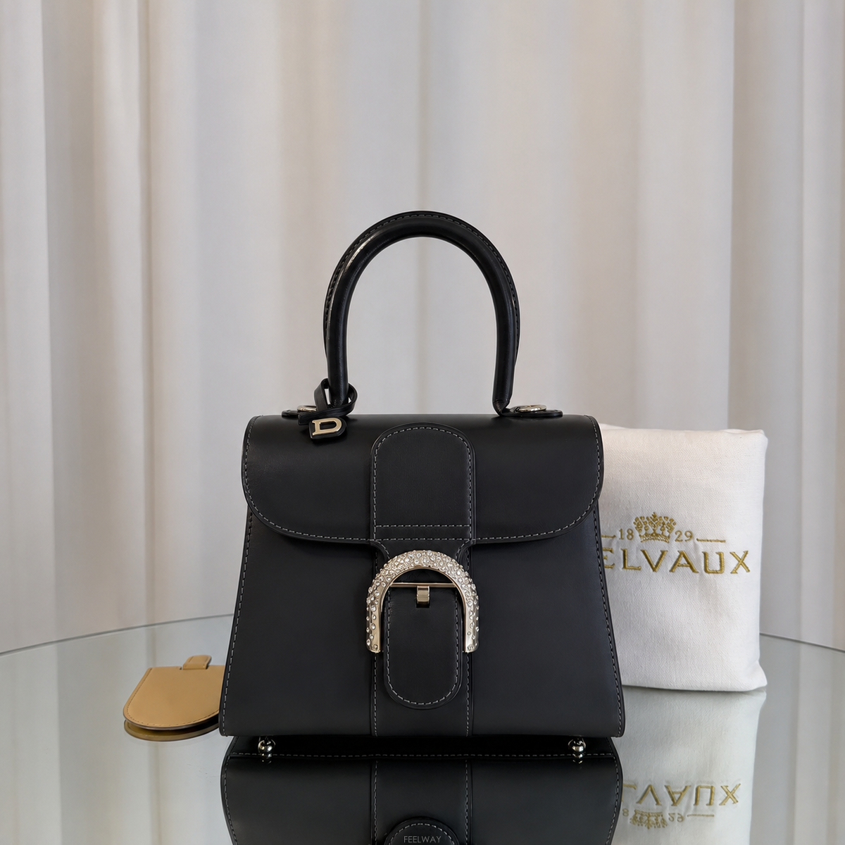 Delvaux ���� �긮�� �̴� ũ����Ż ����Ƽ�� ��Ʈ ��� ũ�ν��鵨�� �긮�� �̴� ũ����Ż ����Ƽ�� ��Ʈ ��� ũ�ν���