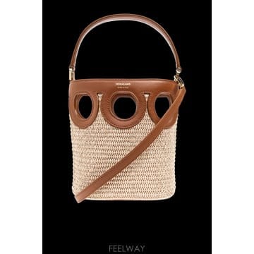 Ferragamo ����䷹ ��󰡸� �ڵ�� 220952BUCKET783842NATURALE597 TP575376493����䷹ ��󰡸� �ڵ�� 220952BUCKET783842NATURALE597