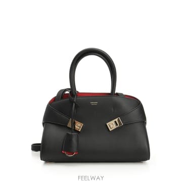 Ferragamo 25FW ����䷹ ��󰡸� HUG ���� ž �ڵ� �� 215608767814008 TP57703486825FW ����䷹ ��󰡸� HUG ���� ž �ڵ� �� 21560876781