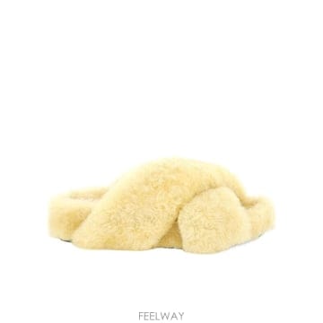 JIL SANDER 23SS ������ SHEARLING SLIDES J15WP0043P5218740B TP57730626923SS ������ SHEARLING SLIDES J15WP0043P5218740B TP5773