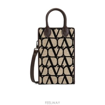 Valentino 23FW Valentino ���� messenger �� WP0Z43CNN6ZN TP57718727823FW Valentino ���� messenger �� WP0Z43CNN6ZN TP577187