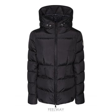Moncler 26FW Moncler Padded ���� with �ĵ�, front �� closure, side �� pock26FW Moncler Padded ���� with �ĵ�, front �� closure, 