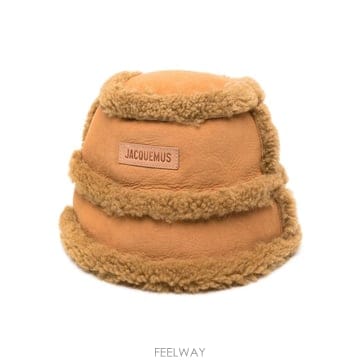 Jacquemus 26 FW ��ũ���� �ΰ� ��ġ �þ ��Ŷ �� 236AC5865079830 TP44540817726 FW ��ũ���� �ΰ� ��ġ �þ ��Ŷ �� 236AC586507983