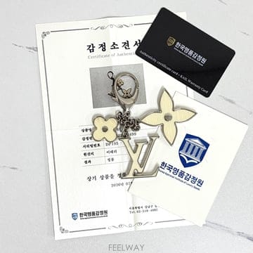 루이비통 에삐 플뢰르 백 참 화이트 PM