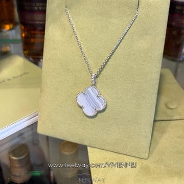 Van Cleef & Arpels (24�ⱸ��) ��Ŭ���� �� ���� ���� ���Ժ�� ����� Į������ �޸�(24�ⱸ��) ��Ŭ���� �� ���� ���� ���Ժ�� ����� Į��