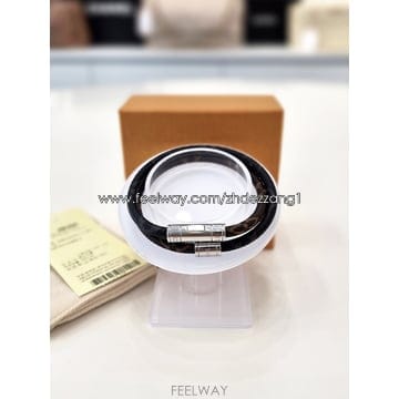 루이비통 킵 잇 더블 레더 팔찌 19사이즈 26년 M8154E