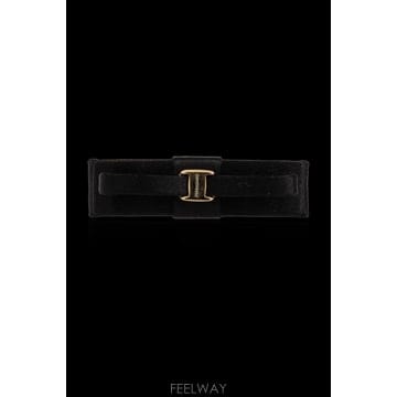 Ferragamo 26FW ����䷹ ��󰡸� Satin hair clip 340478FERMFSMALL796293NEROORO26FW ����䷹ ��󰡸� Satin hair clip 340478FERMFSMAL