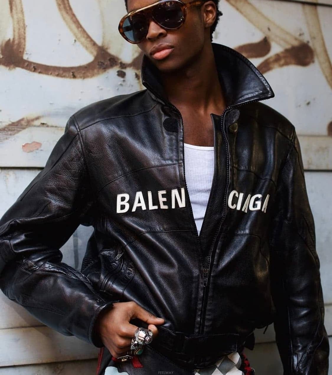Balenciaga �߷��þư� �ΰ� ���ȷ� ���� ����Ŀ �������Ϲ߷��þư� �ΰ� ���ȷ� ���� ����Ŀ ��������