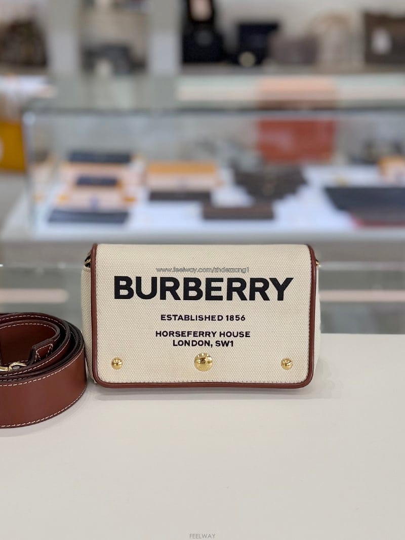Burberry ������ ȣ���丮 ����Ʈ ���� ��ư ĵ���� ũ�ν��� 8026608������ ȣ���丮 ����Ʈ ���� ��ư ĵ���� ũ�ν��� 80266