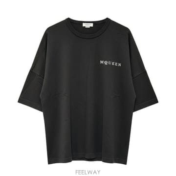알렉산더맥퀸 블랙 세로 로고 남성 티셔츠  95