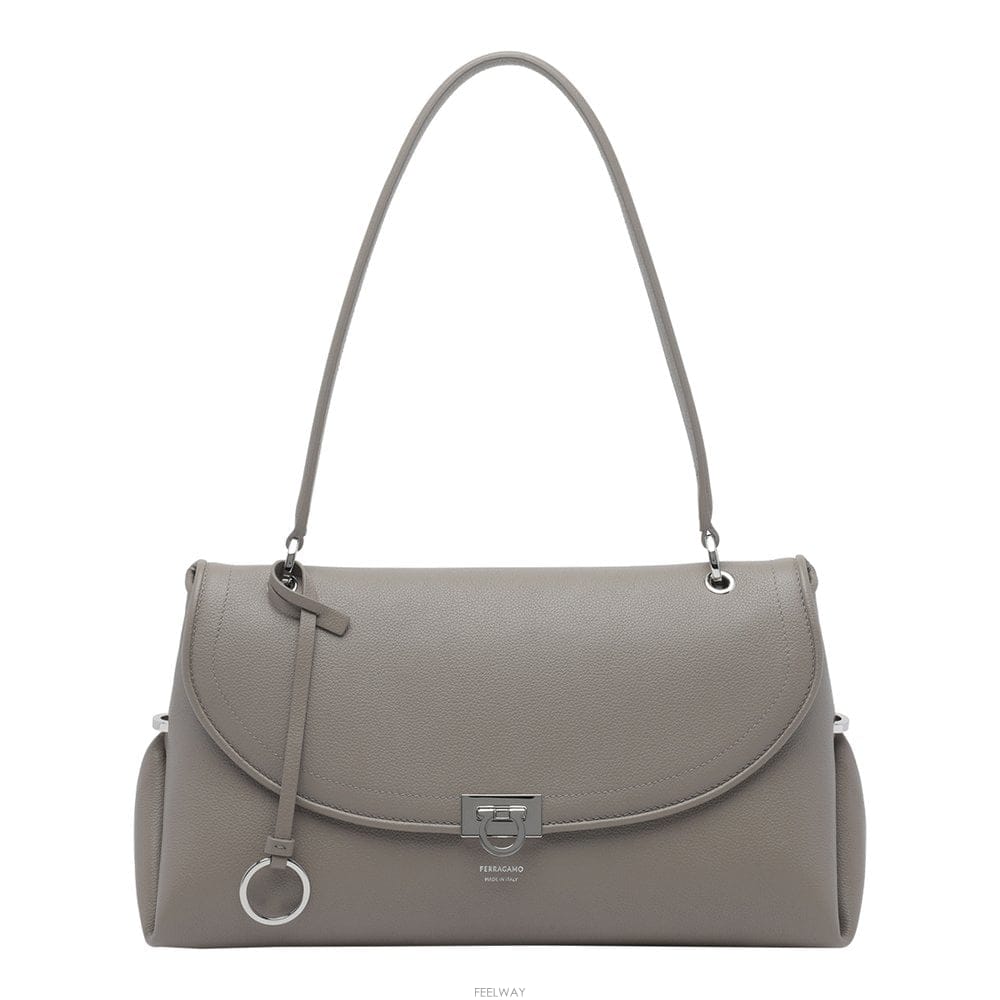 Ferragamo 26 F/W ��󰡸� �̵�� FERRAGAMO SOFIA 2026 �� B001226301326 F/W ��󰡸� �̵�� FERRAGAMO SOFIA 2026 �� B001226