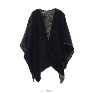26 F/W 페라가모 간치니 리버서블 판초 724428/327984N B0012263094