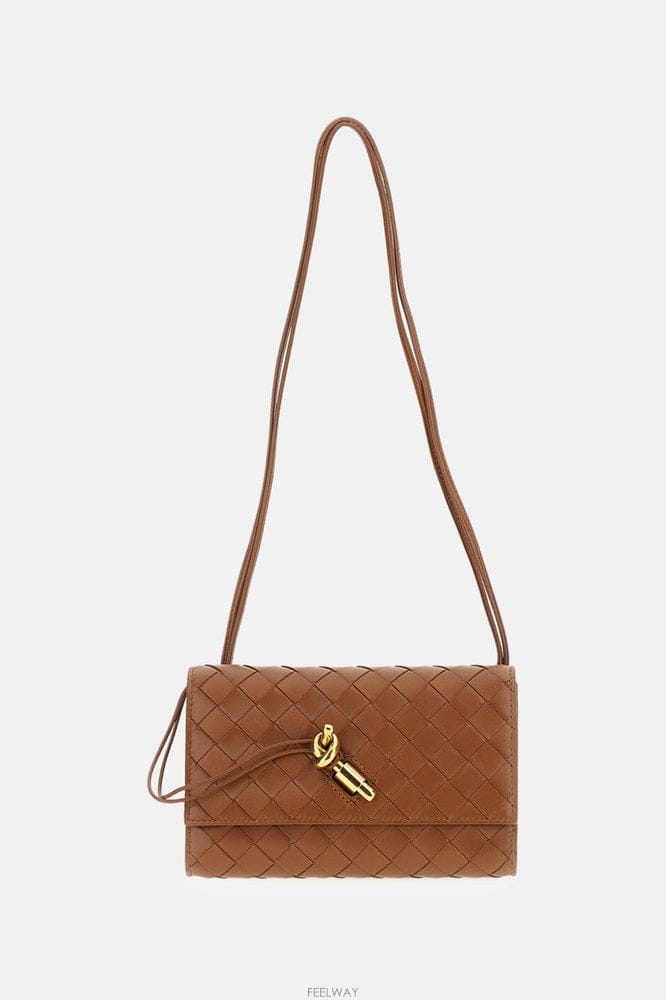 Bottega Veneta 26 F/W ���װ� ����Ÿ ANDIAMO ũ�ν��ٵ� �Ŀ�ġ 83694 B003219882226 F/W ���װ� ����Ÿ ANDIAMO ũ�ν��ٵ� �Ŀ�ġ 83694 B