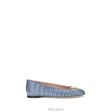 Valentino �ؿ� ���¸���� AW26 �߷�Ƽ�� ����ٴ� ���� V�ΰ� �ñ״�ó ũ��Ŀ���� ���� �߷����� ���� 9W2S0PI�ؿ� ���¸���� AW26 �߷�Ƽ�� ����ٴ� ���� V�ΰ� �ñ�
