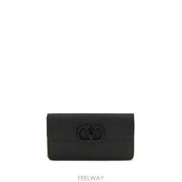 Valentino �ؿ� ���¸���� AW26 �߷�Ƽ�� ����ٴ� ���� V�ΰ� �ñ״�ó �׷��� �۾��� ���� ü�� ���� 9W2P0BB�ؿ� ���¸���� AW26 �߷�Ƽ�� ����ٴ� ���� V�ΰ� �ñ�