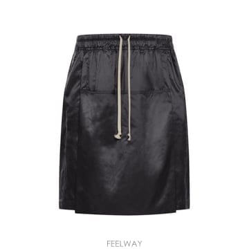 26SS Moncler 블랙 drawstring kilt 숏츠 MU01F2B01M8114999 TP57066