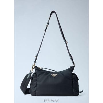 26 FW 프라다 여성 대형 Re Nylon 및 가죽 가방 탐색 pra0265023blk