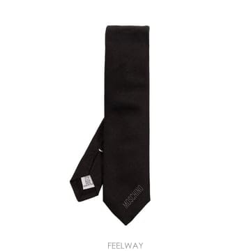 모스키노 로고 자수 포인티드 팁 타이