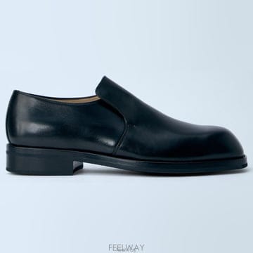 26 FW Formal 클래식 실루엣 슬립온 레더 로퍼 블랙 FO0296 LL0106 BK999