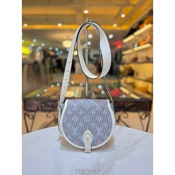 Louis Vuitton ���̺��� ���׷� LV �� �ƹ��� ���� ũ�ν��� (M55459)���̺��� ���׷� LV �� �ƹ��� ���� ũ�ν��� (M55459)