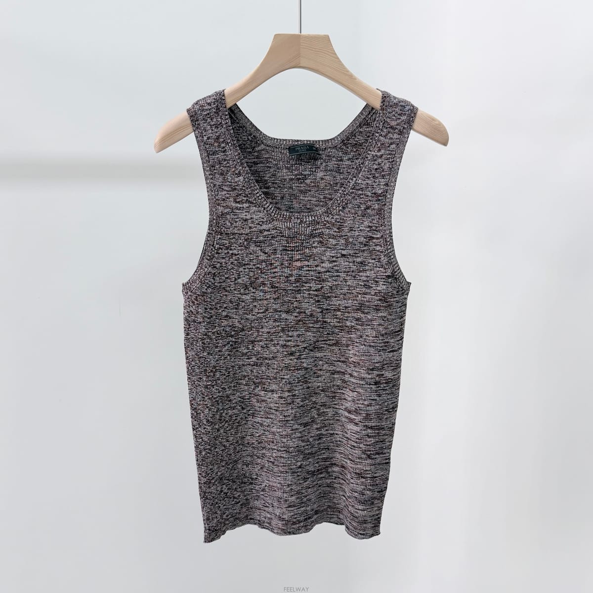 PRADA [S+��/50] 26SS ����� ��ư ��Ʈ ��ũž ����[S+��/50] 26SS ����� ��ư ��Ʈ ��ũž ����