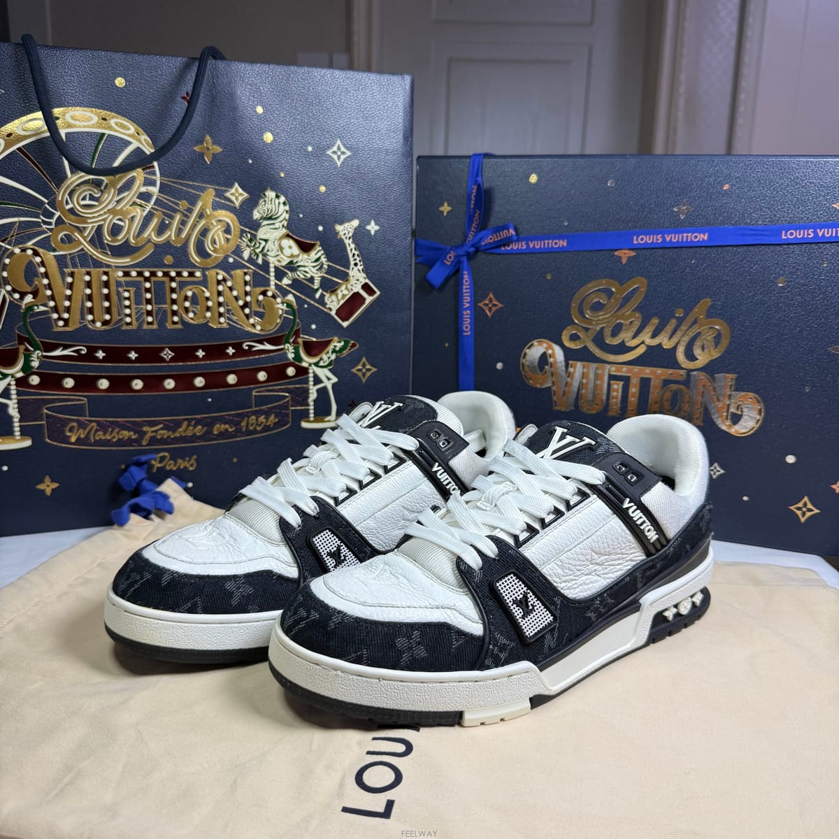 Louis Vuitton ���̺��� LV Ʈ���̳� ���׷� ���� ���� ����Ŀ�� 1A9JG5���̺��� LV Ʈ���̳� ���׷� ���� ���� ����Ŀ�� 1A9JG