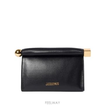 Jacquemus 26FW ��ũ���� Ŭ��ġ �Ŀ�ġ BAW00472 AC27L14 990 BLACK26FW ��ũ���� Ŭ��ġ �Ŀ�ġ BAW00472 AC27L14 990 BLACK