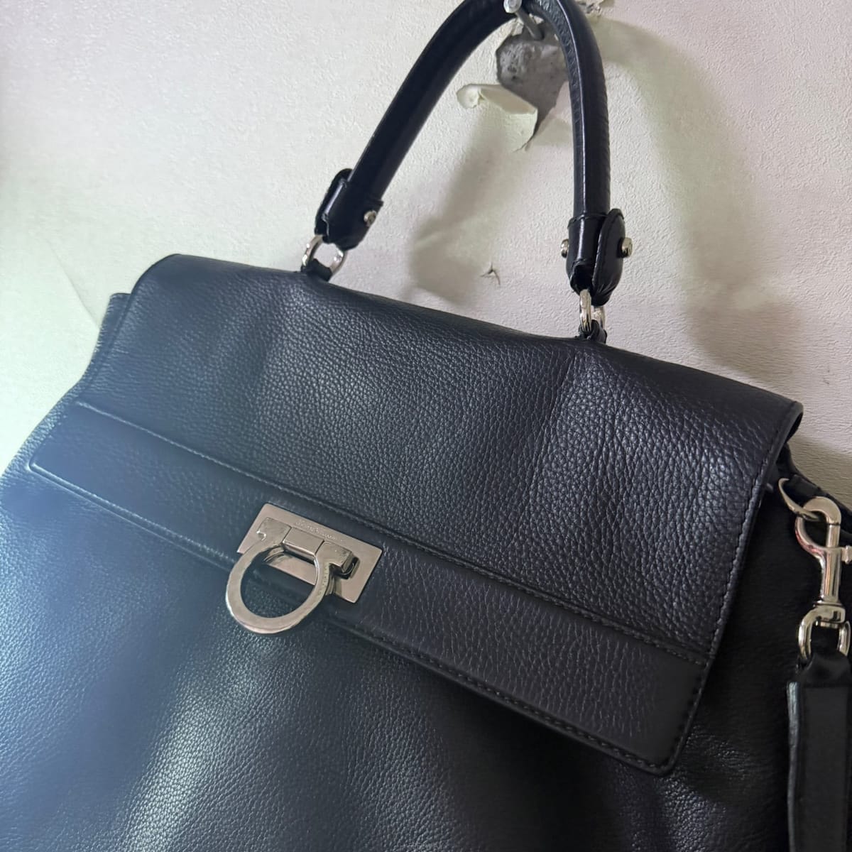 Ferragamo ��󰡸� ��ġ�� ������ ��Ʈ&ũ�ν� �������󰡸� ��ġ�� ������ ��Ʈ&ũ�ν� �����