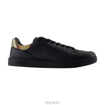 Burberry 26FW ������ ���� ��Ʈ ����Ŀ�� 8118851 C1900 black26FW ������ ���� ��Ʈ ����Ŀ�� 8118851 C1900 black