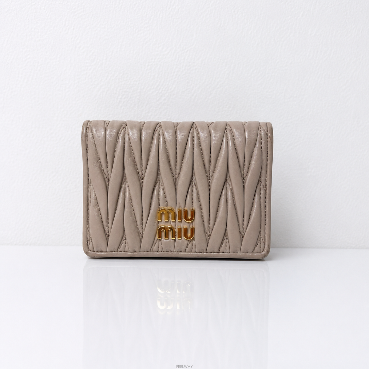 Miu Miu �̿�̿� ��Ʋ�� �÷� ī�������̿�̿� ��Ʋ�� �÷� ī������