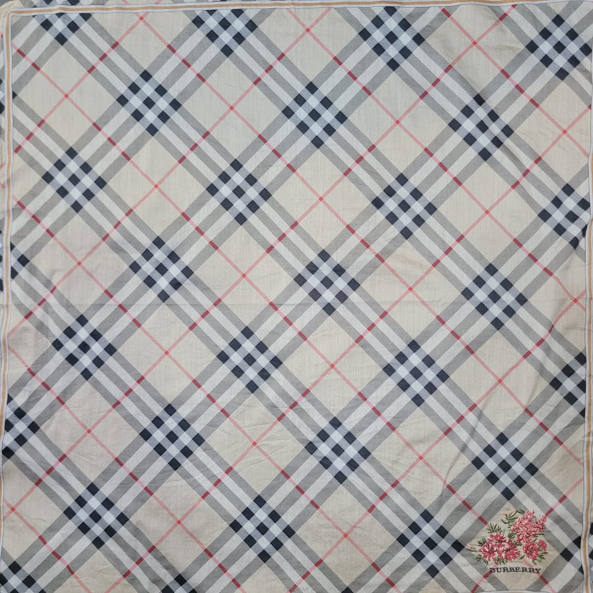 Burberry Burberry ������ ��Ƽ�� ���� üũ �ñ״�ó �ڼ��ΰ� �ռ��� ��ī��(������)Burberry ������ ��Ƽ�� ���� üũ �ñ״�ó �ڼ��ΰ� ��