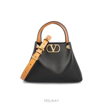 (해외배송) 발렌티노 Valentino Garavani 락스터드 탑 핸들 백 8W2B0T02LSX