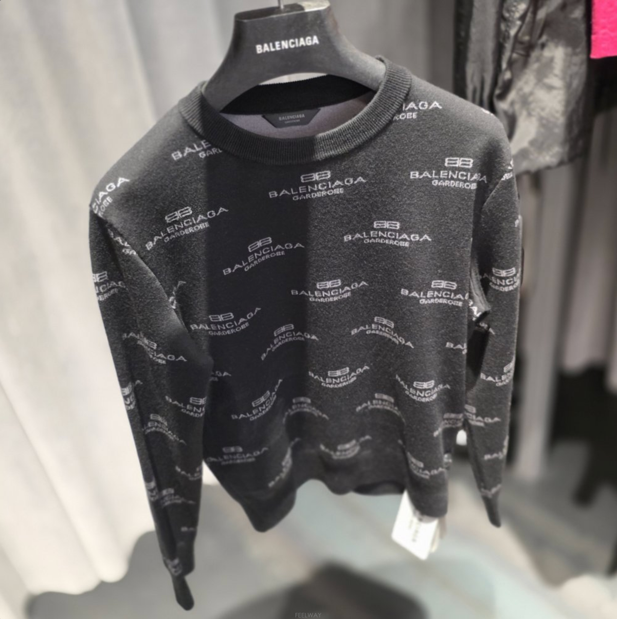 Balenciaga �߷��þư� �� ���� ������ �ΰ� ���� ��Ʈ Ƽ���� 812576�߷��þư� �� ���� ������ �ΰ� ���� ��Ʈ Ƽ���� 812576