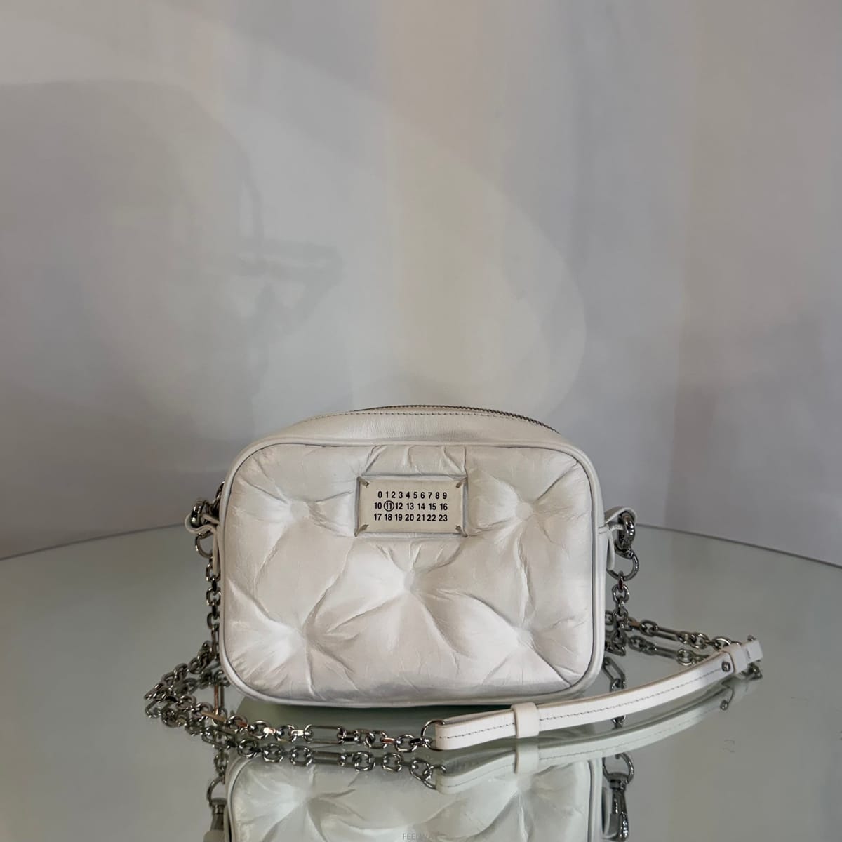 Maison Margiela ���� ���������� �۷����� �̴� ũ�ν������ ���������� �۷����� �̴� ũ�ν���