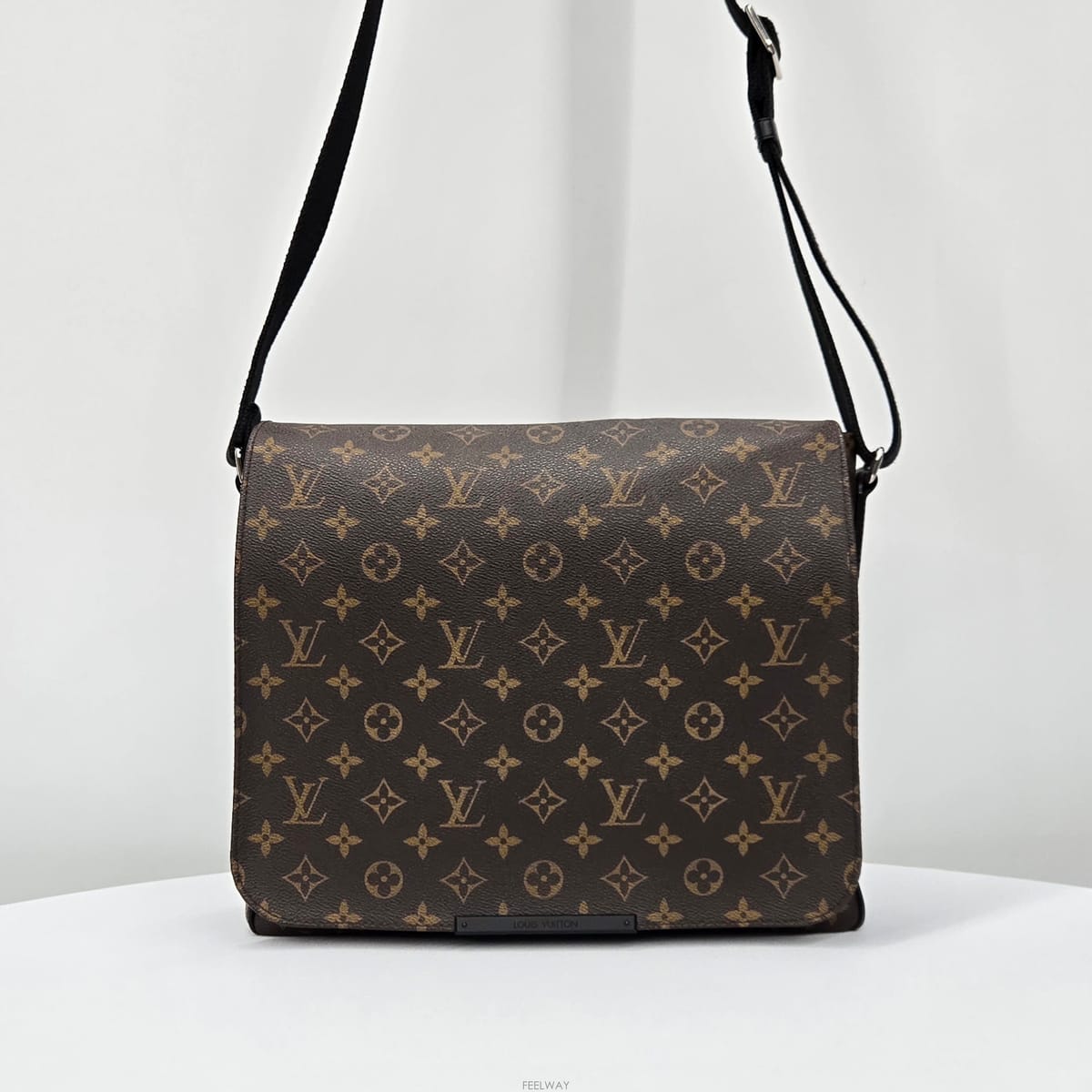 Louis Vuitton ���̺��� LV ���׷� ��Ʈ��Ʈ �޽����� ũ�ν�����̺��� LV ���׷� ��Ʈ��Ʈ �޽����� ũ�ν���