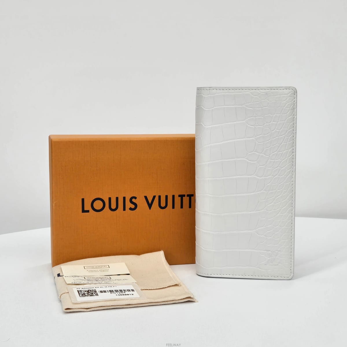 Louis Vuitton ���̺��� LV �̱���ƽ ũ��Ŀ���� �Ǿ� ���������̺��� LV �̱���ƽ ũ��Ŀ���� �Ǿ� ������
