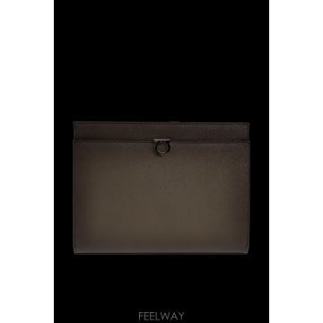 Ferragamo 26FW ����䷹ ��󰡸� �Ŀ�ġ with a wrist strap 241809TRADING795805NEW26FW ����䷹ ��󰡸� �Ŀ�ġ with a wrist strap 24180