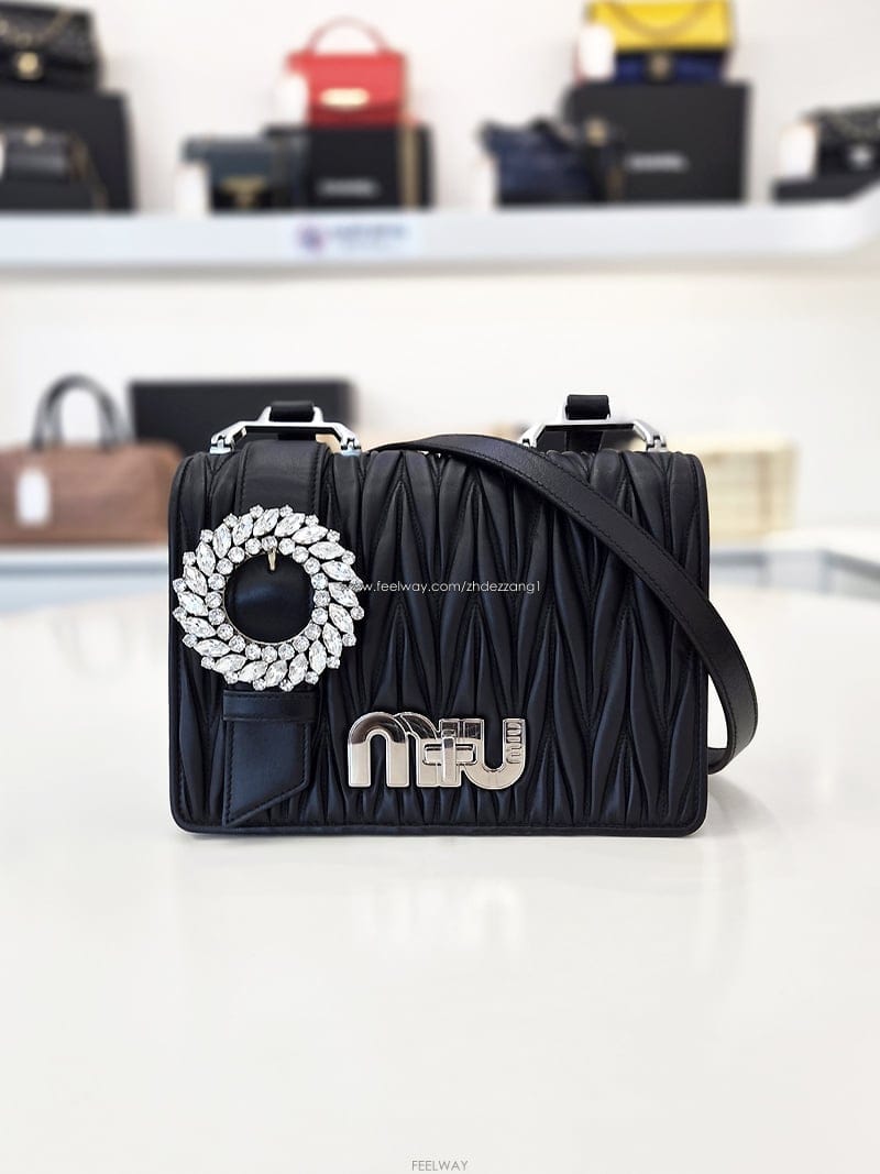 Miu Miu �̿�̿� ��Ʋ��� ũ����Ż ��Ŭ �����̿�̿� ��Ʋ��� ũ����Ż ��Ŭ �����