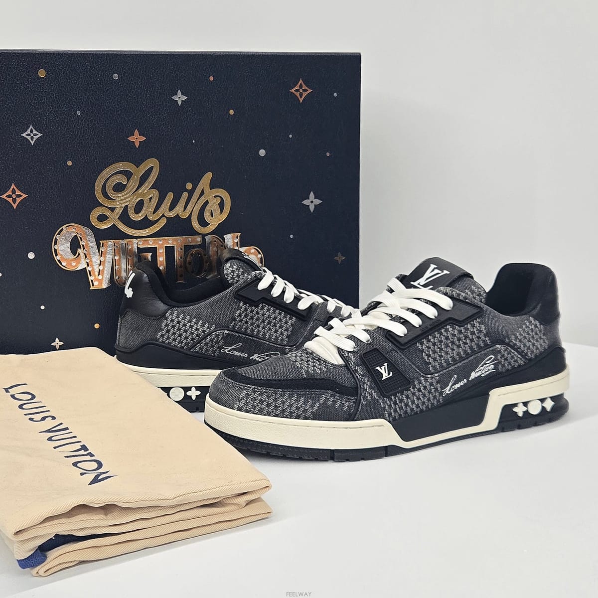 Louis Vuitton ���̺��� LV �ٹ̿� Ʈ���̳� ����Ŀ�� 6���̺��� LV �ٹ̿� Ʈ���̳� ����Ŀ�� 6