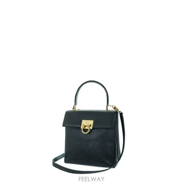 Ferragamo ��󰡸� ��ġ�� ��Ƽ�� ž�ڵ� �������󰡸� ��ġ�� ��Ƽ�� ž�ڵ� �����
