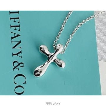 TIFFANY & Co [����ǰ] Ƽ�ĴϾ��� ���ڰ� ����� �ǹ� ���� ũ�ν� ���Ʈ[����ǰ] Ƽ�ĴϾ��� ���ڰ� ����� �ǹ� ���� ũ�ν� ��