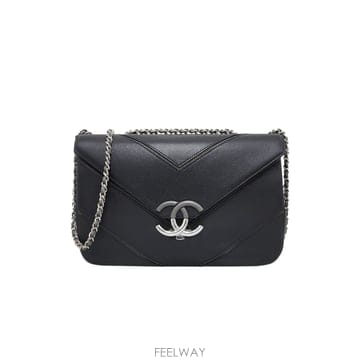 샤넬 A93775 17S/S 쉐브론 플랩 숄더백
