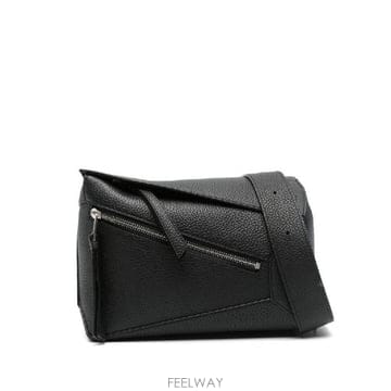 Loewe �׶�����Ÿ �ؿ� �ο��� ���� PUZZLE EDGE SMALL LEATHER BELTBAG B510SEBX08�׶�����Ÿ �ؿ� �ο��� ���� PUZZLE EDGE SMALL LEATHER 