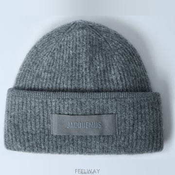 26 FW 자크뮈스 로고 디테일 밴드 패치 니트 울 비니 그레이 24HACU00666AK00227 970