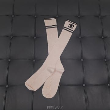 [국내] 정품/두배보상/샤넬 양말/CC 로고 니 하이 니트 골지 롱삭스 베이지 블랙